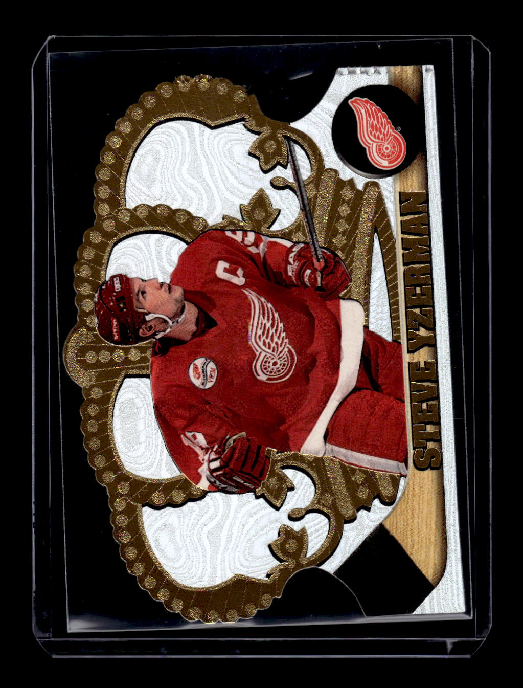 1997-98 Crown Royale #51 Steve Yzerman (Detroit Red Wings)